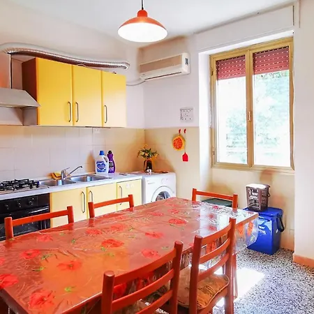 شقة 3 Bedroom Lovely In ألغيرو