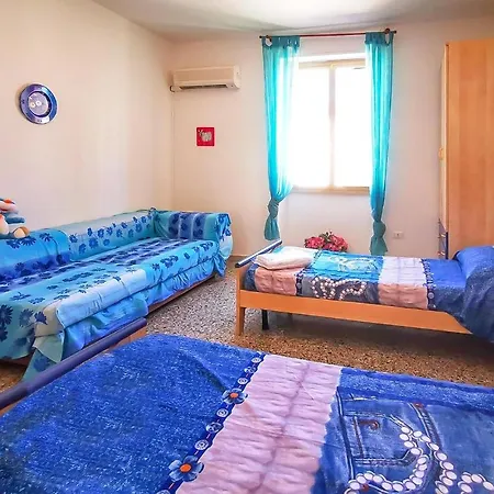 3 Bedroom Lovely In Appartement Alghero