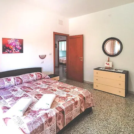 3 Bedroom Lovely In Appartement Alghero